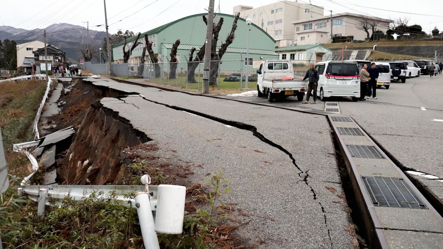 Powerful 7.6 Magnitude Earthquake Triggers Tsunami Warning in Central Japan