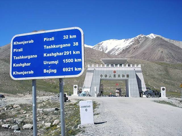 Pakistan-China Khunjerab Border Reopens for Trade and Tourism