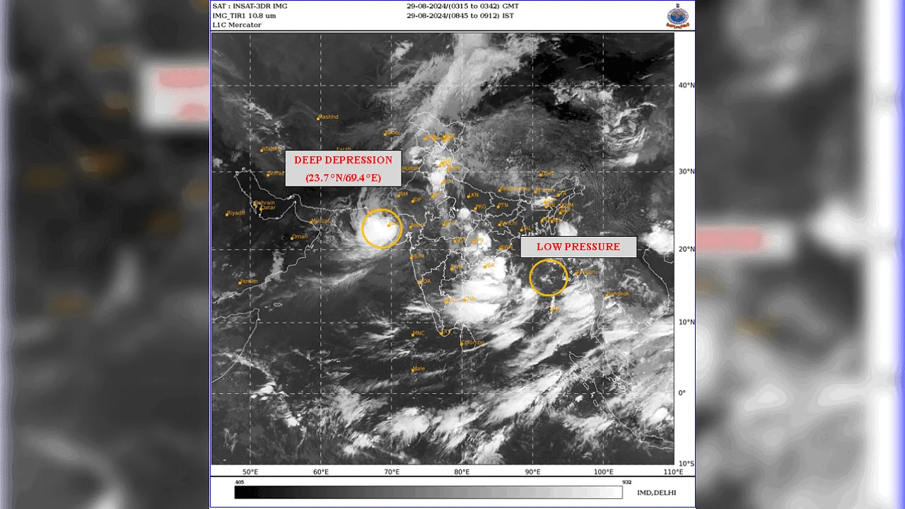 Heavy Rains Trigger Flooding in India and Pakistan, Thousands Evacuated as Cyclone Looms