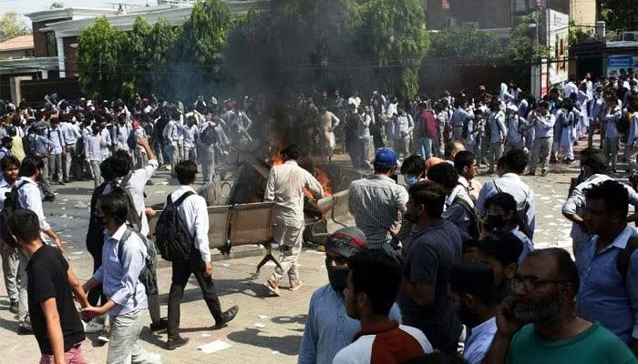 200+ Students Arrested in Lahore for Protesting Over Alleged Rape Case