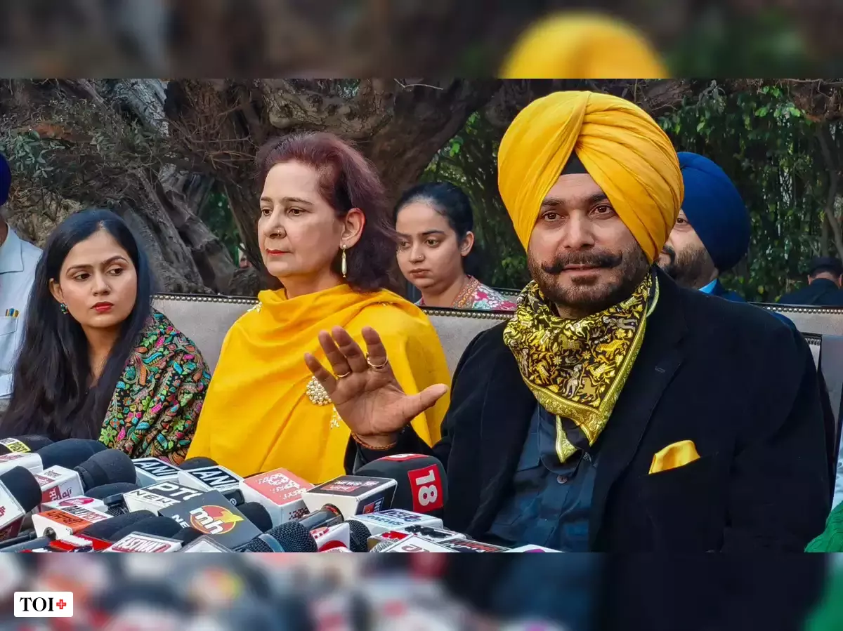 Rs. 850 Crore Legal Notice Served to Navjot Singh Sidhu’s Wife Over Cancer Cure Claims