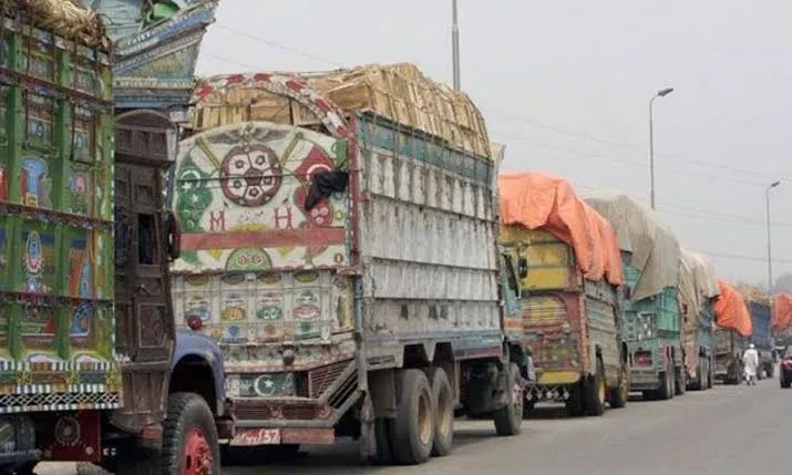 Sindh govt enforces ban on dumpers entering Karachi during daytime