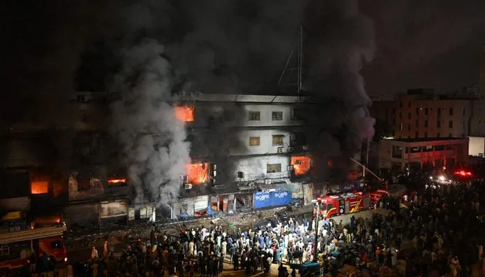 Six Dead as Massive Fire Engulfs Gul Plaza in Karachi