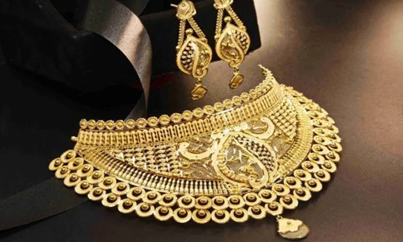 Gold Prices Soar to Record Highs in Pakistan Amid Global Market Surge