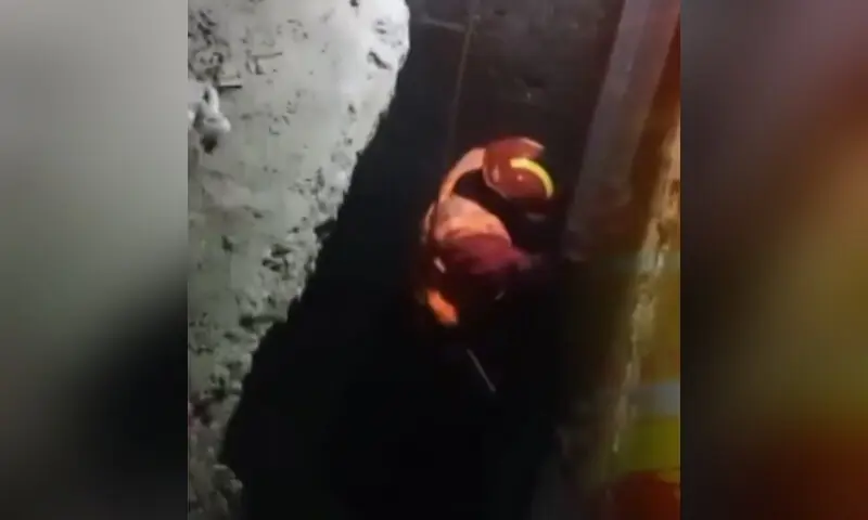 Mother and Daughter Missing After Fall into Sewer in Lahore