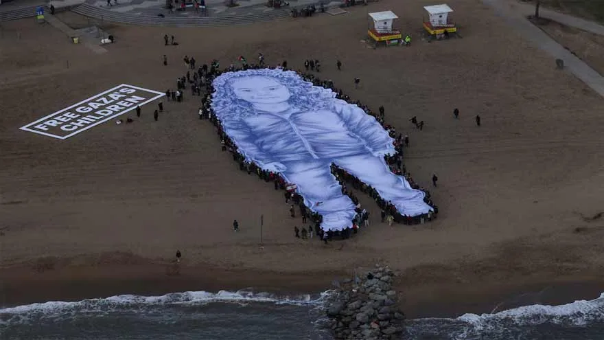 Giant Portrait of Gazan Girl Killed in War Unfurled on Barcelona Beach to Raise Awareness