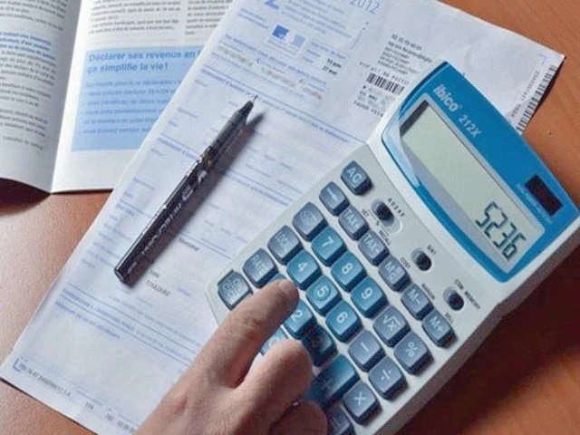 FBR Shortfalls Rs374 Billion, Banks Stay Open to Close Tax Gap