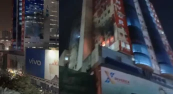 Large Fire at Karachi’s Mobile Market Parking Unfazed by Rescue Efforts