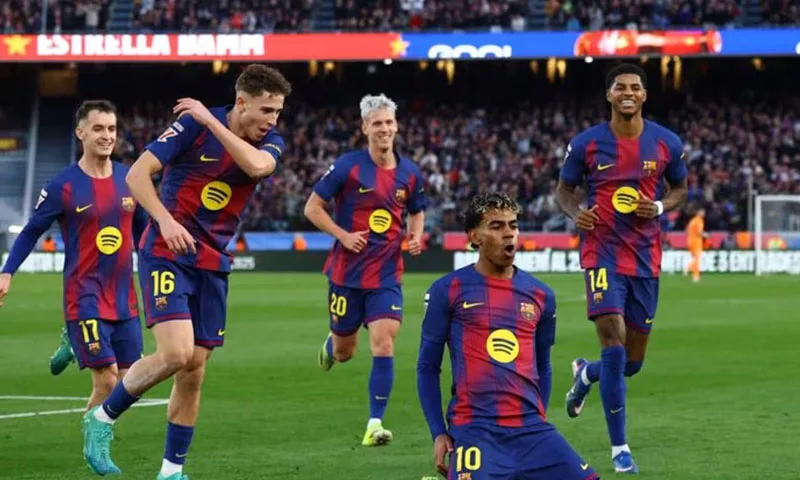 Barcelona Dominant 3-0 Win Stays Top in LaLiga