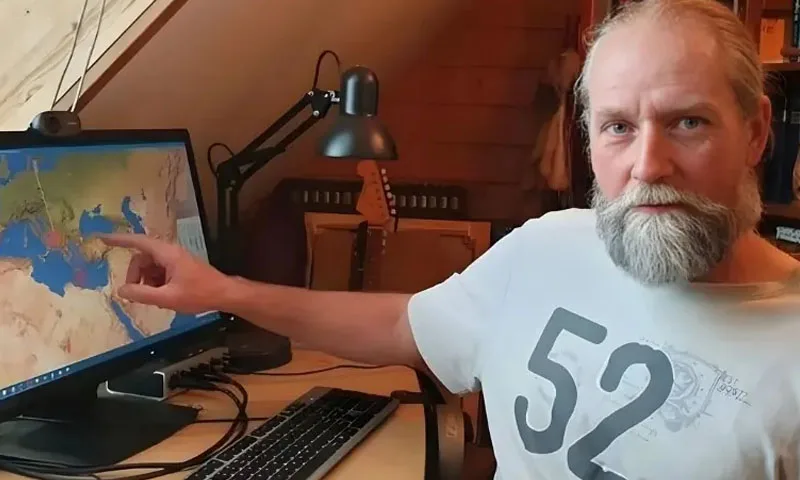 Seismologist warns of possible major earthquake aligned with planetary movement