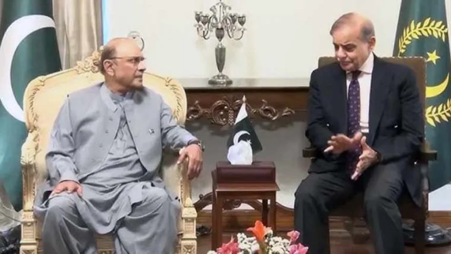 PM Shehbaz meets President Zardari on national security and AJK elections