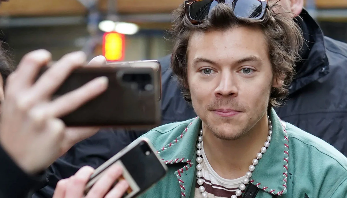 Harry Styles Logs Off Instagram for Self-Detox