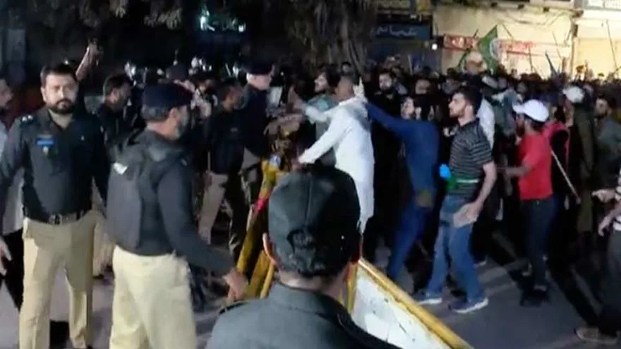 Karachi Police use force to halt Jamaat-e-Islami march toward Sindh Assembly