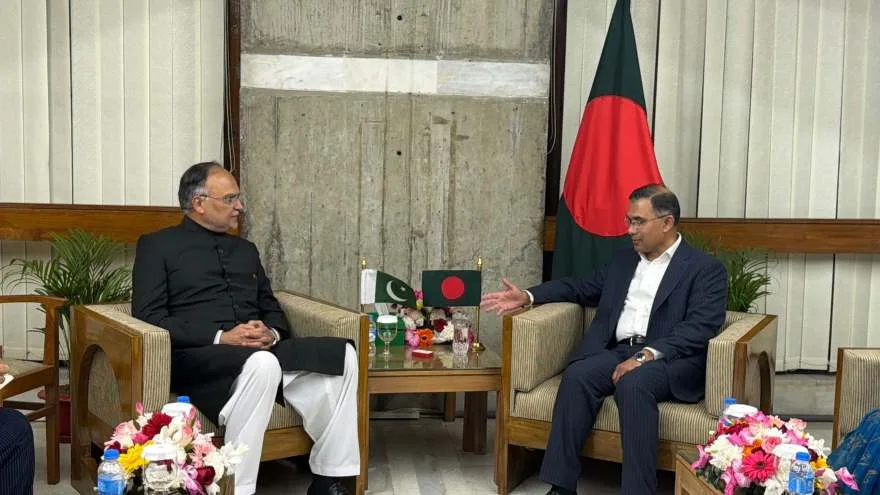 Pakistani minister meets new Bangladeshi PM on regional cooperation