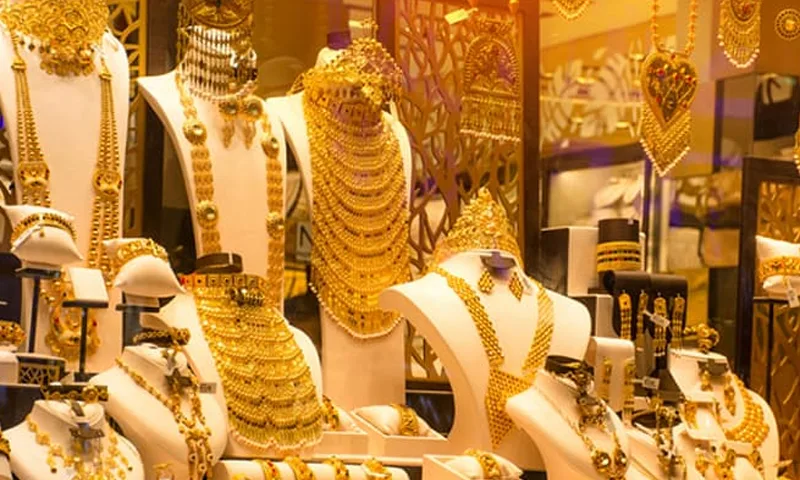Gold Prices Drop Amid Strong Dollar and Diplomatic Tensions