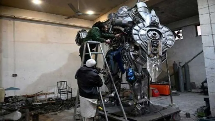 Pakistani sculptor crafts colossal metal artworks from scrap
