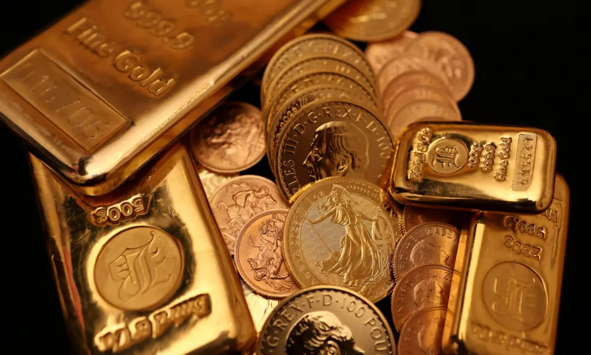 Gold Hits Seventh Consecutive Monthly High Amid Global Tensions