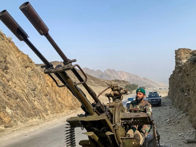 Afghanistan-Pakistan Border Clashes Continue with Multiple Explosions