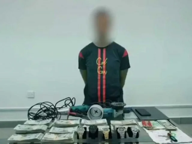 Three Masked Gunmen Rob Aluminum Warehouse, Take Millions in Cash