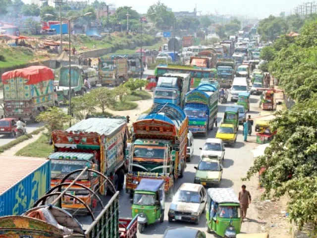 Multan Faces Traffic Congestion Due to Illegal Roadside Boarding Points