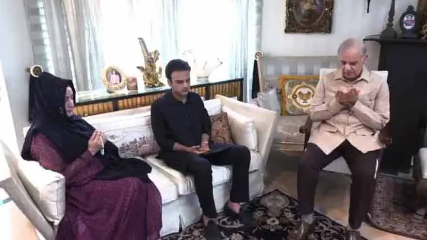 PM Shehbaz visits Zaeem Qadri’s home to offer condolences