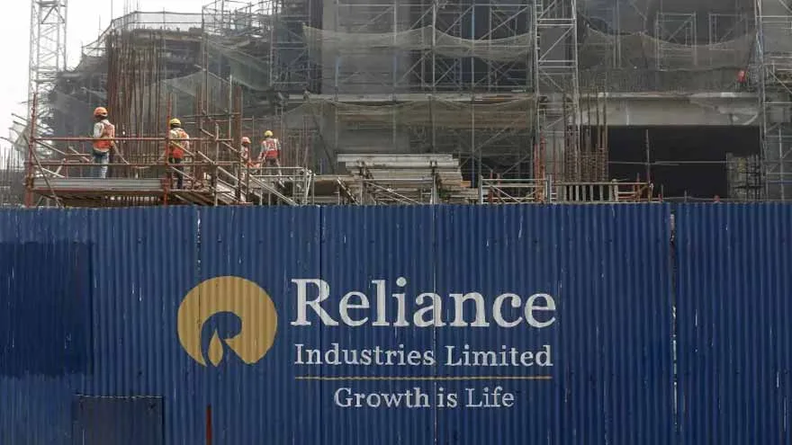 Trump Promotes US Oil Refinery Deal with Reliance Industries