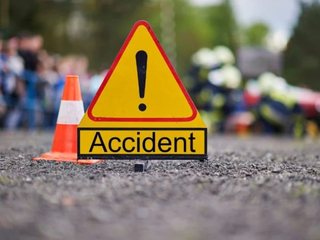 Three injured in accident involving loader rickshaw and motorcycle