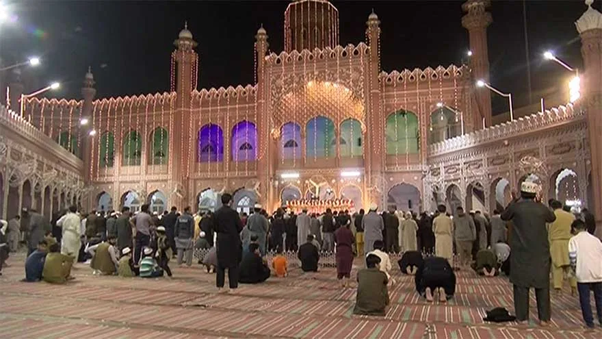 Shab-e-Qadr Observed with Religious Fervor, Prayers, Sweets Distribution Across Country