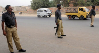 Armed Men Rob College Students in Karachi Van Near New Town