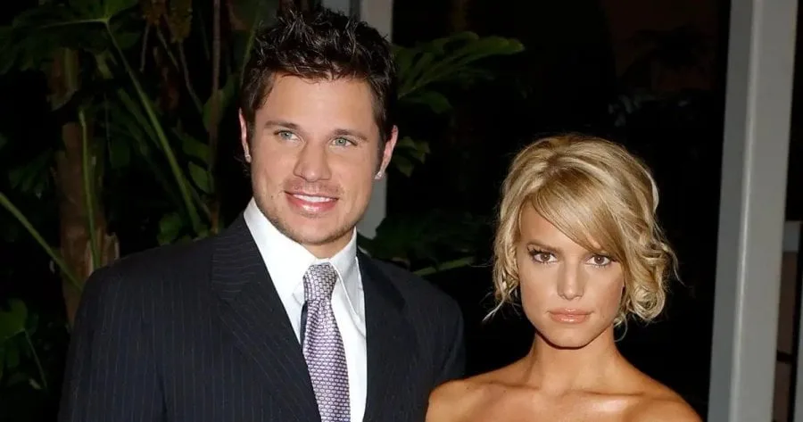 Jessica Simpson and Ex Nick Lachey Reunite Mid-Flight in Hawaii