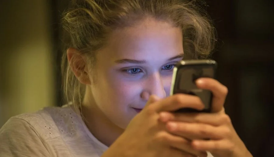 Blue Light Impact on Sleep Less Significant Than Thought