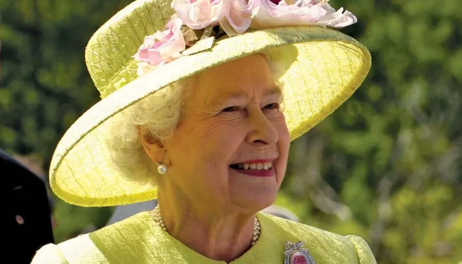 Queen Elizabeth’s Bold Fashion Choices Made a Lasting Impression