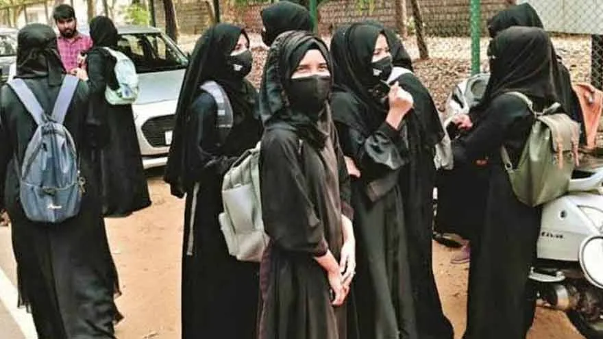 Karachi Board Upholds Female Students’ Right to Wear Veils During Exams