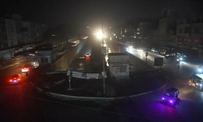 Pakistan Battles Power Crisis Amid Heat, Up to 16-Hour Outages Reported