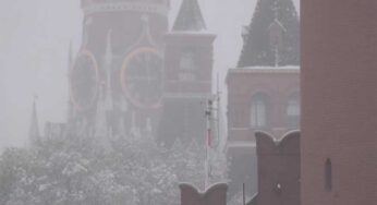 Heavy April Snowstorm Hits Moscow, Damaging Cars, Trees; Over 50 Flights Cancelled