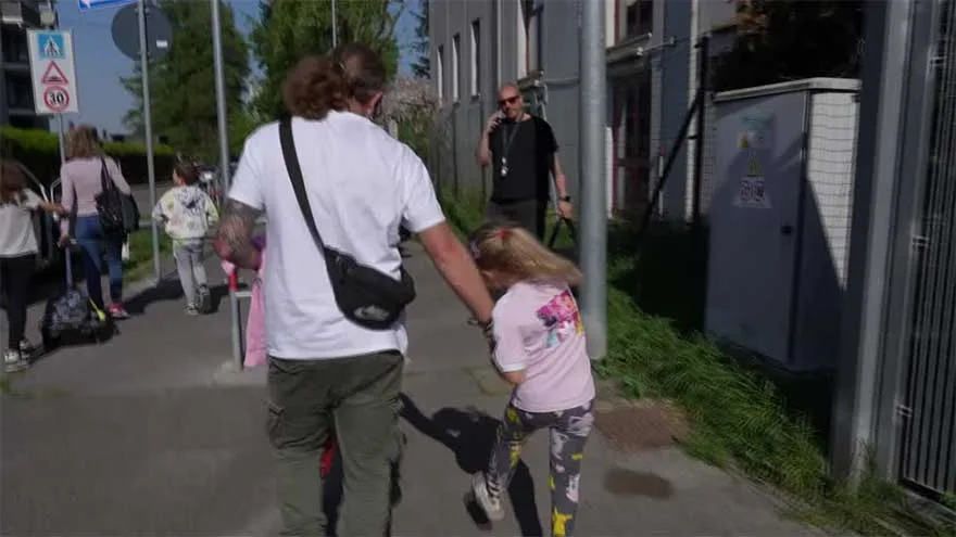 Italy Rejects Equal Parental Leave; Fathers Redefine Roles Online