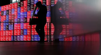 Oil Hits Four-Year High Amid US-Iran Strike Risk, Tech Earnings Drive Market Turmoil
