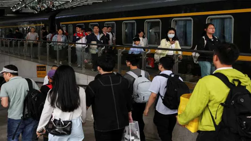 China’s Railway Sets New Passenger Record on May Day