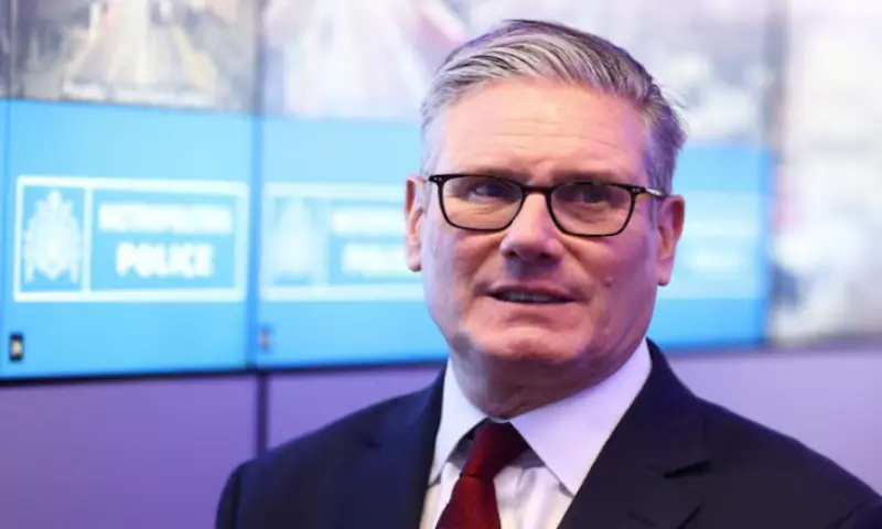 Starmer Won’t Set Timetable for Leaving Downing Street