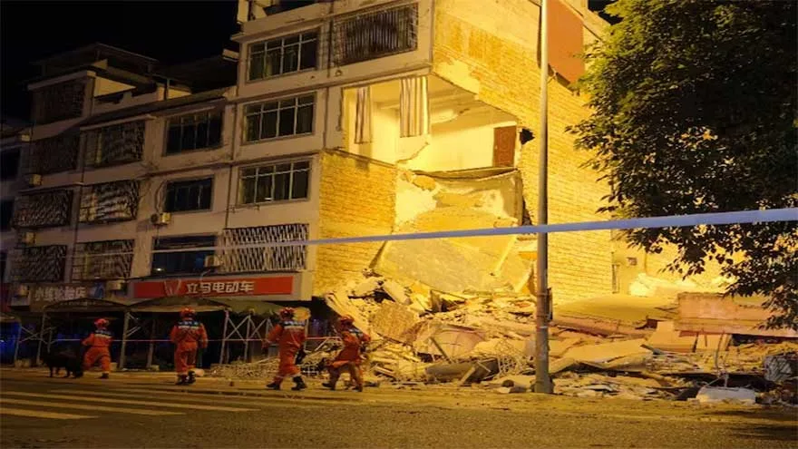 Two Deaths as Earthquake Strikes Southwest China; Evacuations and Collapses Reported