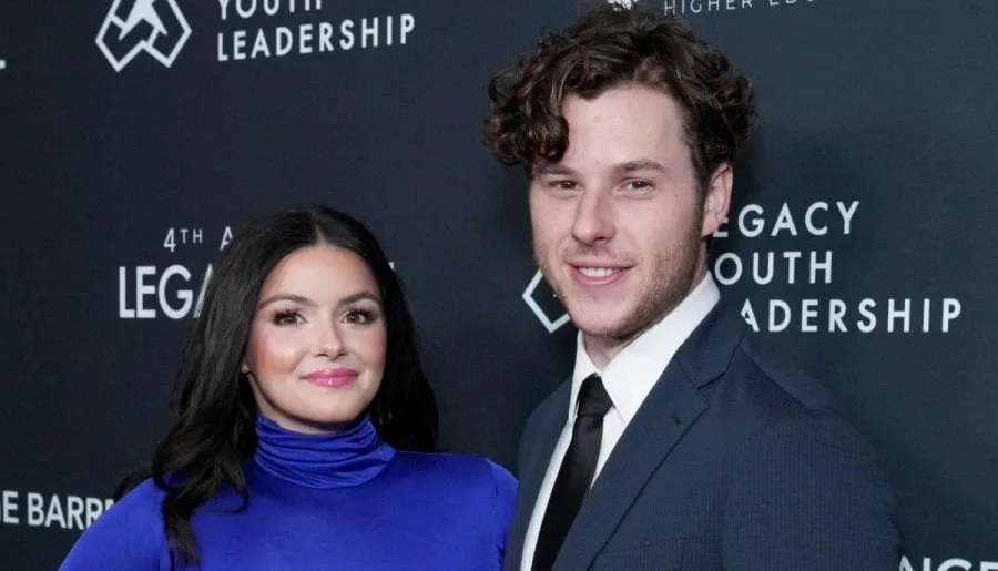 Winter & Gould Reveal Surprising ‘Modern Family’ Relationship Details