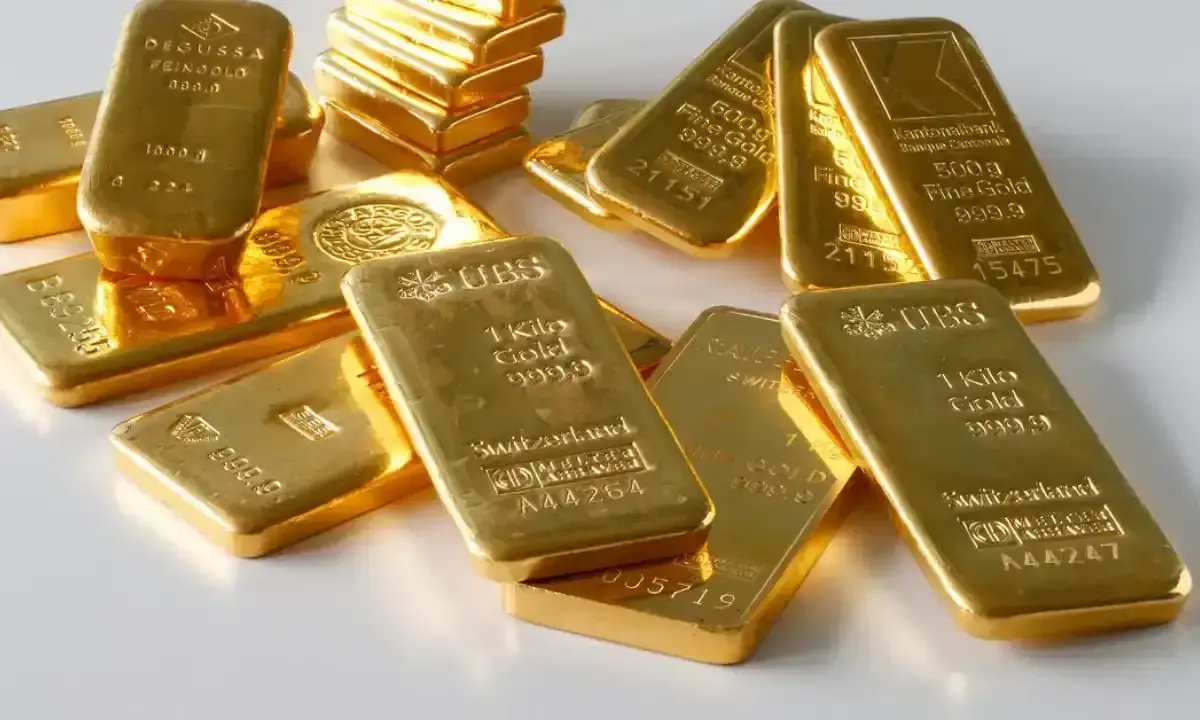 Gold Prices Drop in Pakistan and Internationally
