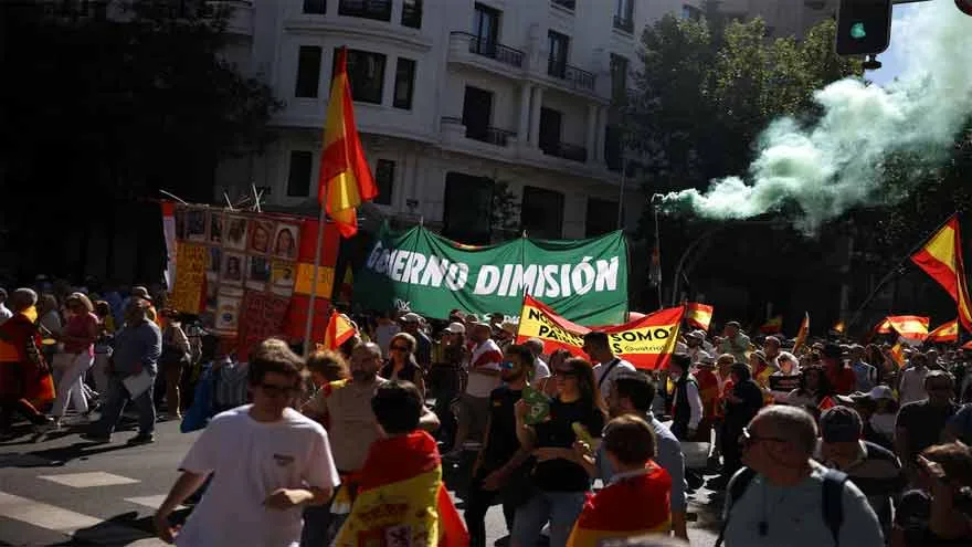 Madrid Protests Demand PM Resignation, Police Injured