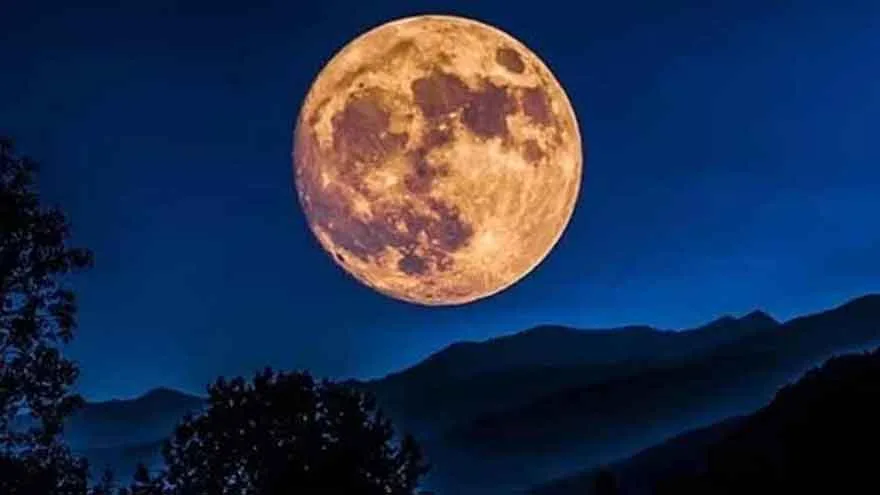 Rare Blue Moon Visible Tonight for Pakistani Stargazers