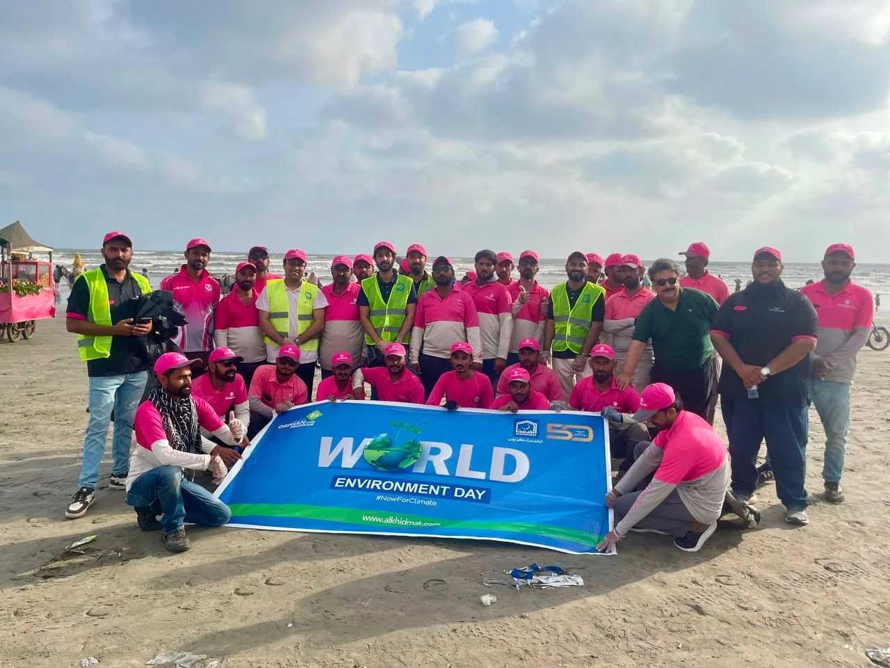 foodpanda partners with Al Khidmat Foundation for a Grand Beach Clean Drive on World Environment Day