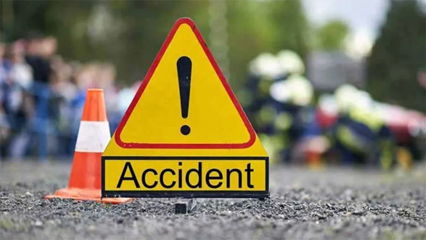 One Killed in Karachi Road Accident at Jam Sadiq Bridge