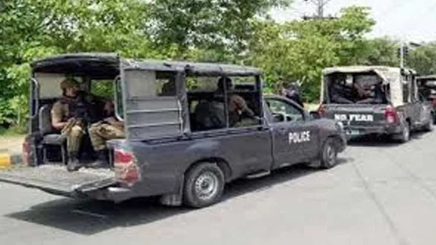 Lahore Police Enforces New Social Media Policy in Uniform
