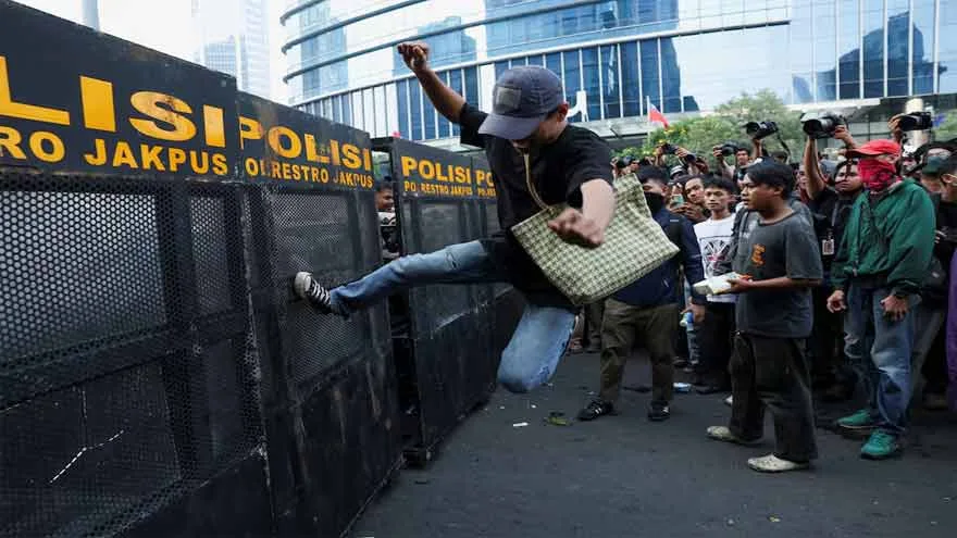 Indonesian Students Rally Against Fuel Price Hike and Govt Spending