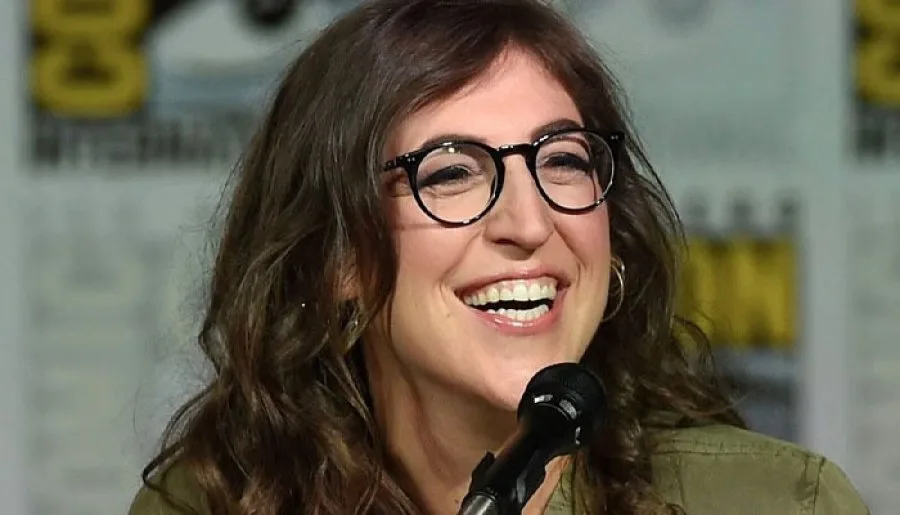 Big Bang Theory’s Mayim Bialik Reflects on Family Backlash Over COVID and Black Lives Matter Comments