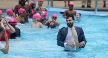 NYC Mayor Mamdani Revives Tradition by Fully Clothed Jump into Public Pool